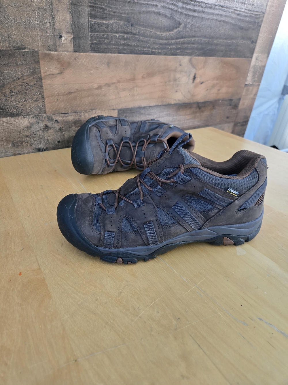 KEEN Siskiyou Shoes Mens 11.5 Brown Waterproof Hiking Trail Low Top Sneakers